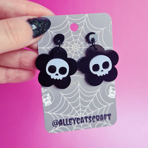 Open image in slideshow, Flower skull earrings
